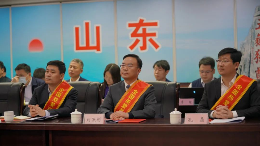 喜報(bào)丨劉洪彬董事長(zhǎng)參加全國(guó)就業(yè)與社會(huì)保障先進(jìn)民營(yíng)企業(yè)暨關(guān)愛員工實(shí)現(xiàn)雙贏表彰大會(huì)